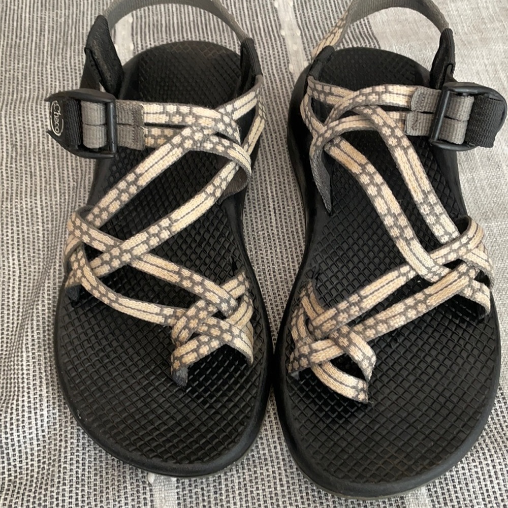 Chaco size 7 cream and grey sandal